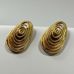 Vintage ‘80s Elegant Gold Spiral Clip On Estate Earrings